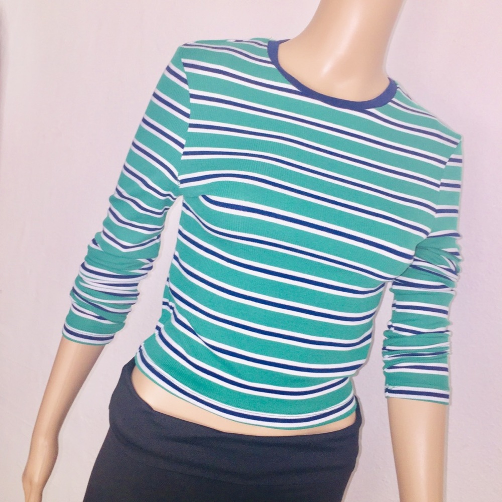 10074 Long sleeve Wrap shirt. Women’s t-shirt